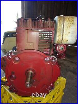 Briggs And Stratton 11 HP I/C Vertical 3''x1'' Shaft Engine Exc Runner