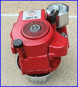 New VTG NOS Briggs & Stratton 4 hp Gas Engine Vertical Shaft 114908-0018-01 NICE